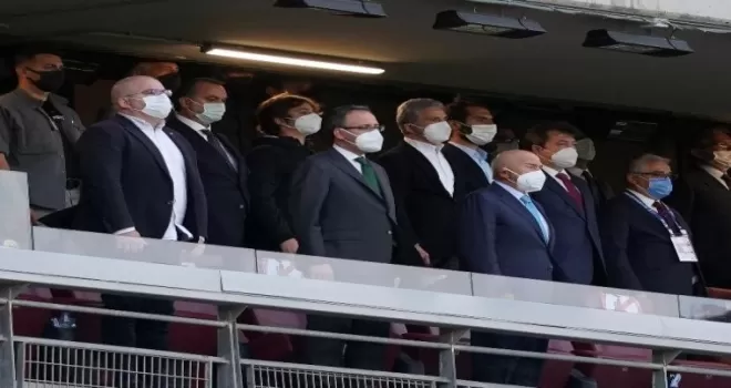 Bakan Kasapoğlu Altınordu-Altay finaline geldi
