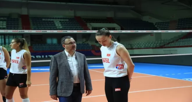 Bakan Kasapoğlu’ndan olimpik sporculara kamp ziyareti
