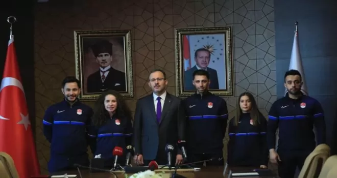 Bakan Kasapoğlu, olimpiyat sporcularıyla bir araya geldi