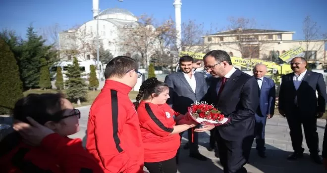 Bakan Kasapoğlu, özel sporcular ile bir araya geldi

