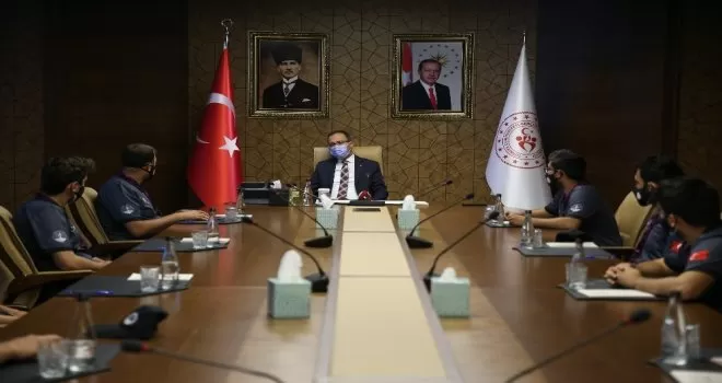 Bakan Kasapoğlu TEKNOFEST’e katılacak gençlerle bir araya geldi
