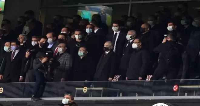 Bakan Kasapoğlu ve başkanlar tribünde
