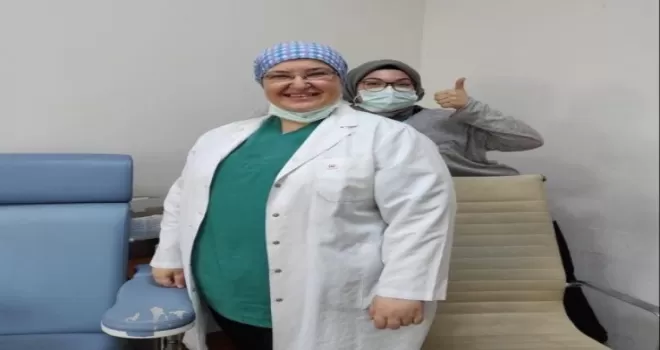 Bakan Koca, 40 milyonuncu aşıyı yapan doktoru paylaştı
