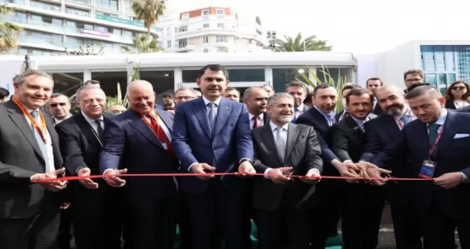 Bakan Kurum ve Bakan Nebati yabancı yatırımcılarla bir araya geldi
