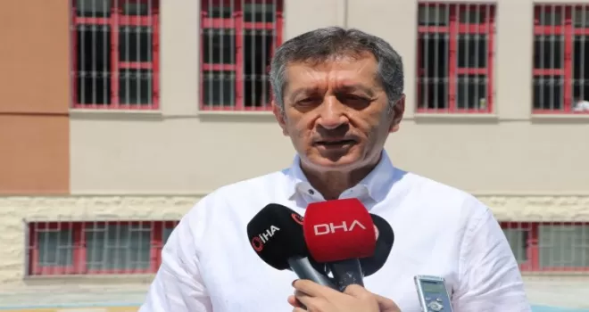 Bakan Selçuk, öğrencilerle buluştu
