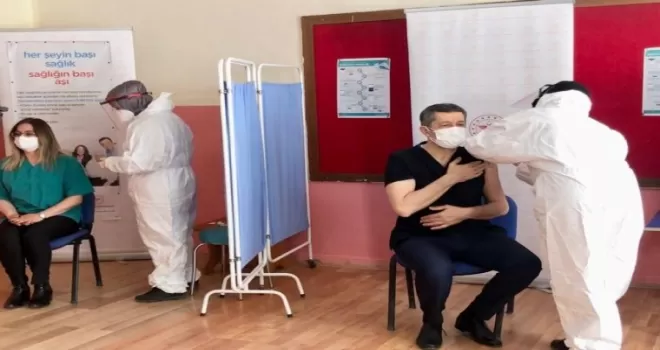 Bakan Selçuk’tan aşı paylaşımı
