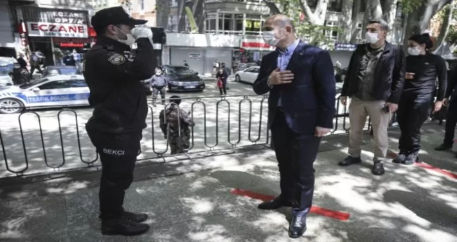 Bakan Soylu, Vefa Sosyal Destek Koordinasyon Merkezi’ni ziyaret etti

