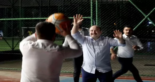 Bakan Varank Esenler’de gençlerin sorularını yanıtladı
