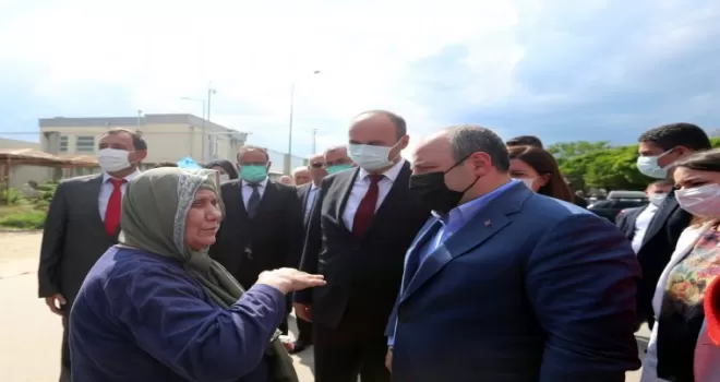 Bakan Varank, Sınır Kapısı’nda gurbetçilerle buluştu