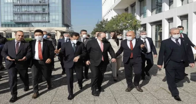 Bakan Varank: "Türkiye’de 2 milyon araç üretme kapasitesi var”

