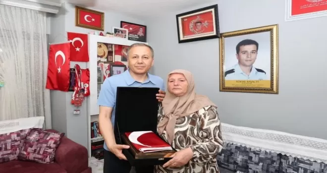 Bakan Yerlikaya’dan şehit ailesine ziyaret