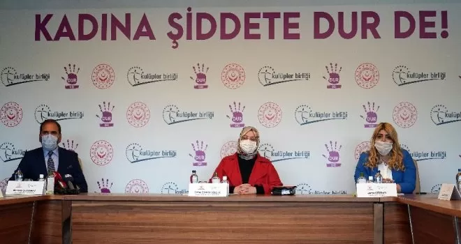 Bakan Zehra Zümrüt Selçuk, futbolun kadın yöneticileriyle bir araya geldi
