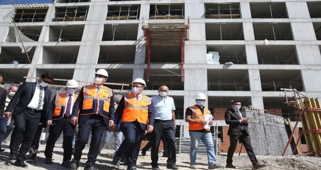 Bakanlar Kasapoğlu ve Kurum yurt inşaatında incelemede bulundu
