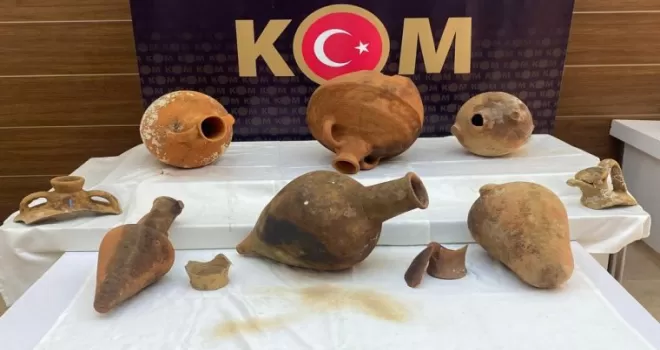Balık restoranına amfora operasyonu: 11 tarihi eser ele geçirildi
