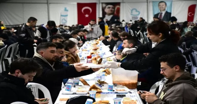 Balıkesir’de iftar çadırı vatandaşları buluşturuyor