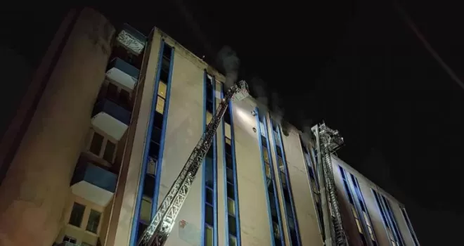 Başakşehir’de 8 katlı iş yerinde yangın
