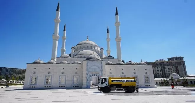 Başakşehir’de camilerde bayram temizliği
