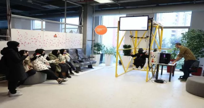 Başakşehir’de çevreci öğrencilere teknoloji sürprizi
