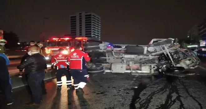 Başakşehir’de kontrolden çıkan vidanjör devrildi: 1 yaralı
