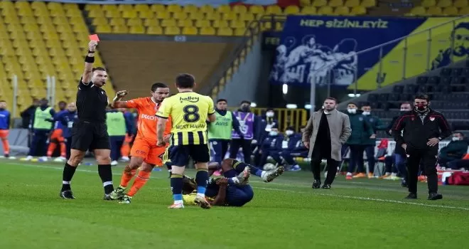 Başakşehir, Fenerbahçe maçını 9 kişi tamamladı
