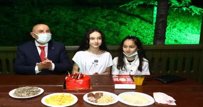 Başkan Altınok Hazal’ı doğum gününde yalnız bırakmadı
