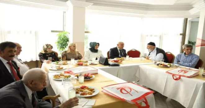 Başkan Altınok’tan huzurevine Kurban Bayramı ziyareti
