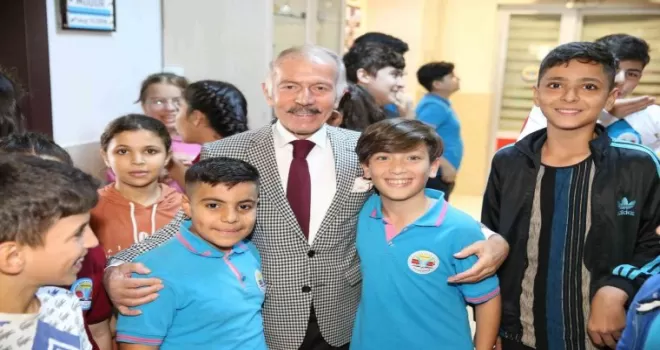 Başkan Aydıner, öğrencilerin ilk ders heyecanına ortak oldu
