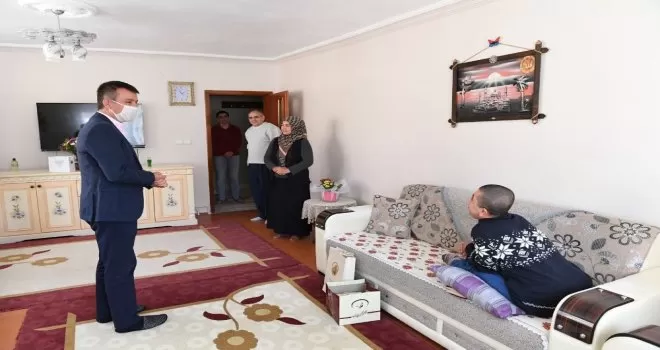 Başkan Balcı, engelli bireyleri evlerinde ziyaret etti
