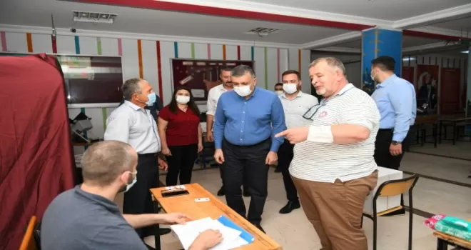 Başkan Bozkurt’tan Bulgaristan seçimlerinde oy kullanılan okullara ziyaret
