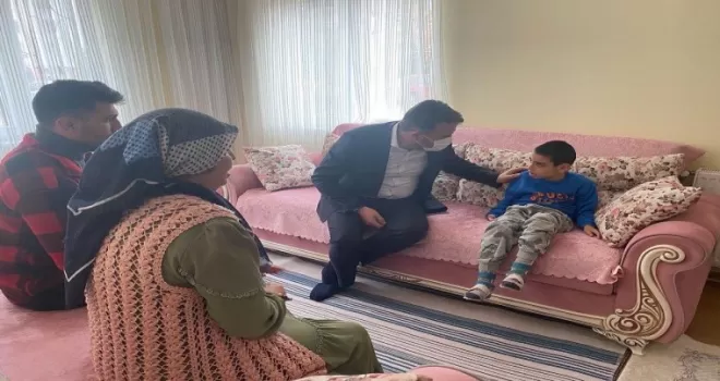 Başkan Çetin’den hastalara sürpriz ziyaret
