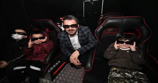 Başkan Çetin öğrencilerle birlikte uzay yolculuğuna çıktı
