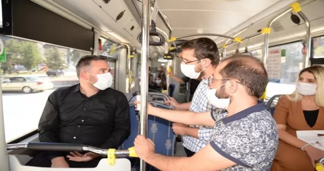 Başkan Çetin otobüsle seyahat eden vatandaşları korona virüse karşı uyardı
