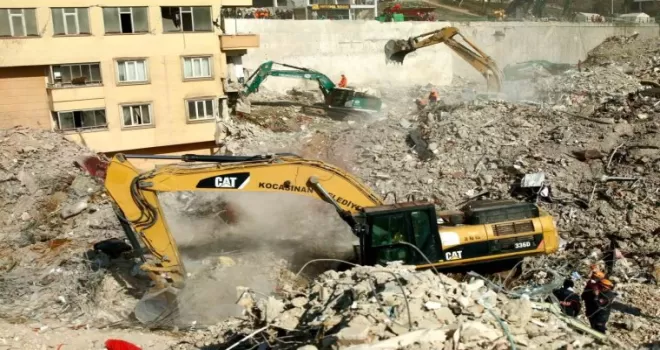 Başkan Çolakbayrakdar: “Her şartta depremzede kardeşlerimizin yanındayız“
