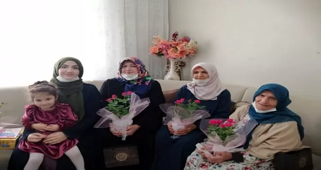 Başkan Deniz Köken, 5 kuşak Eyüpsultanlı olan anneleri kutladı
