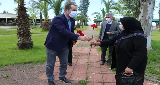 Başkan Ekim, Anneler Günü’nü unutmadı
