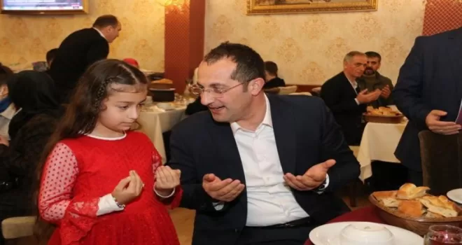 Başkan Ekim yetim çocuklarla buluştu
