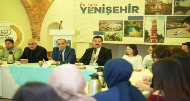 Başkan Ercan Özel üniversite öğrencileriyle buluştu