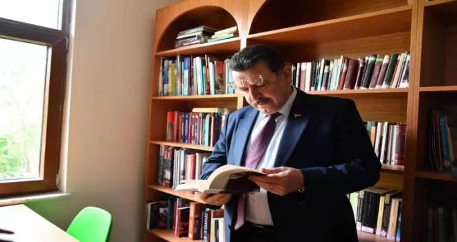 Başkan Genç, Akyazı Kütüphanesini inceledi!