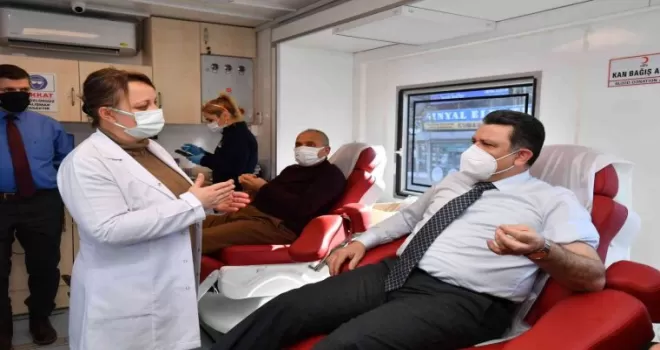 Başkan Genç kan bağışında bulundu
