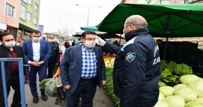 Başkan Genç’ten pazar esnafına Korona virüs denetimi
