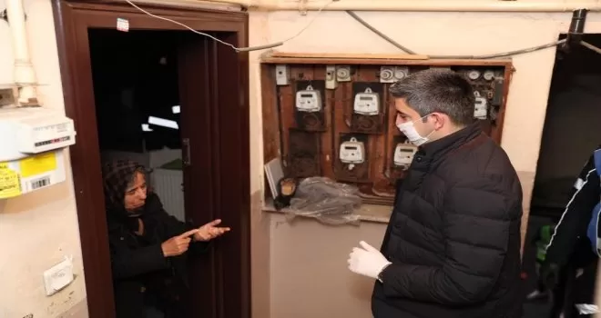 Başkan Gökhan Yüksel’den yaşlı vatandaşlara kapıda ziyaret
