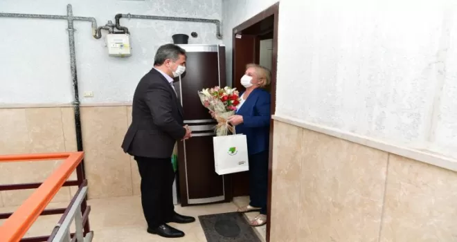 Başkan Köse, anneleri unutmadı
