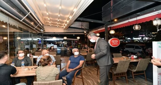 Başkan Köse gece yarısı maske dağıttı
