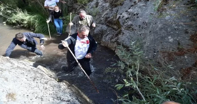 Başkan Köse ve Doğa Gönüllüleri Saklı Cennet Kıbrıs Kanyonu’na yürüdü
