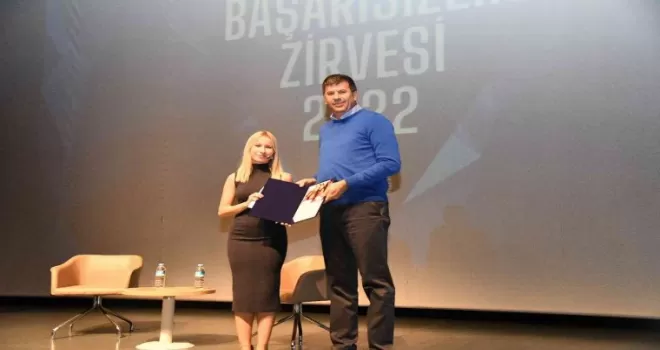Başkan Odabaşı, ’Başarısızlık Zirvesi’nde gençlere seslendi: "En iyiyi hedefleyin"
