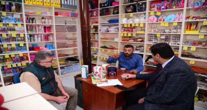 Başkan Oğuz esnafı yalnız bırakmıyor
