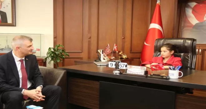 Başkan Sezer koltuğunu Aslı Çırak’a devretti
