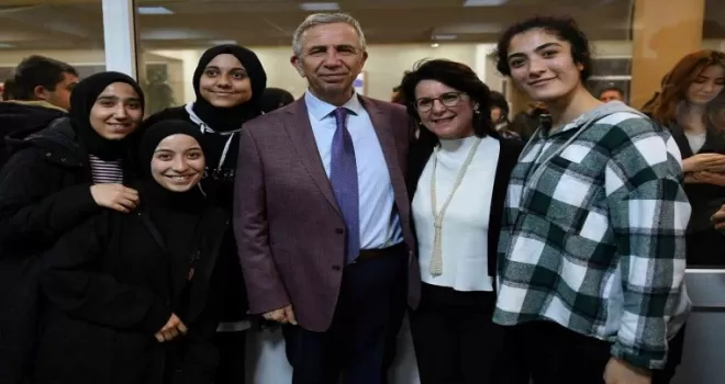 Başkan Yavaş, iftarını üniversite öğrencileriyle yaptı
