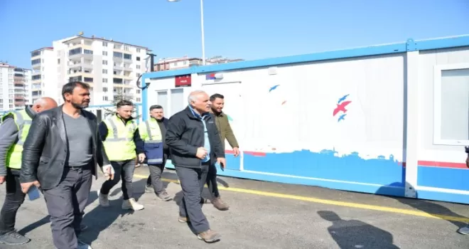 Başkan Zorluoğlu Deprem Bölgesini Yalnız Bırakmıyor