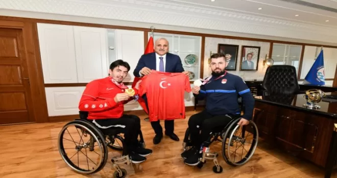 Başkan Zorluoğlu şampiyon kardeşleri ağırladı